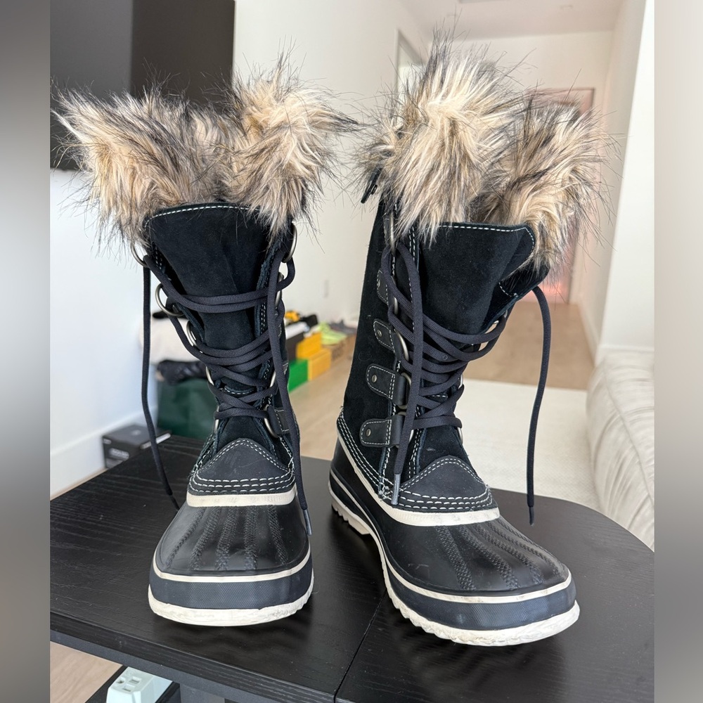 Pre-Owned Sorel Snow Black Winter Boots with Tan Faux Fur Trim